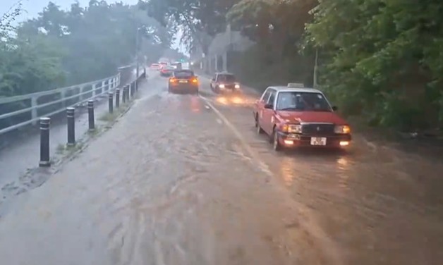 黑色暴雨警告持續至上午11時 港島中西區每小時雨量逾140毫米